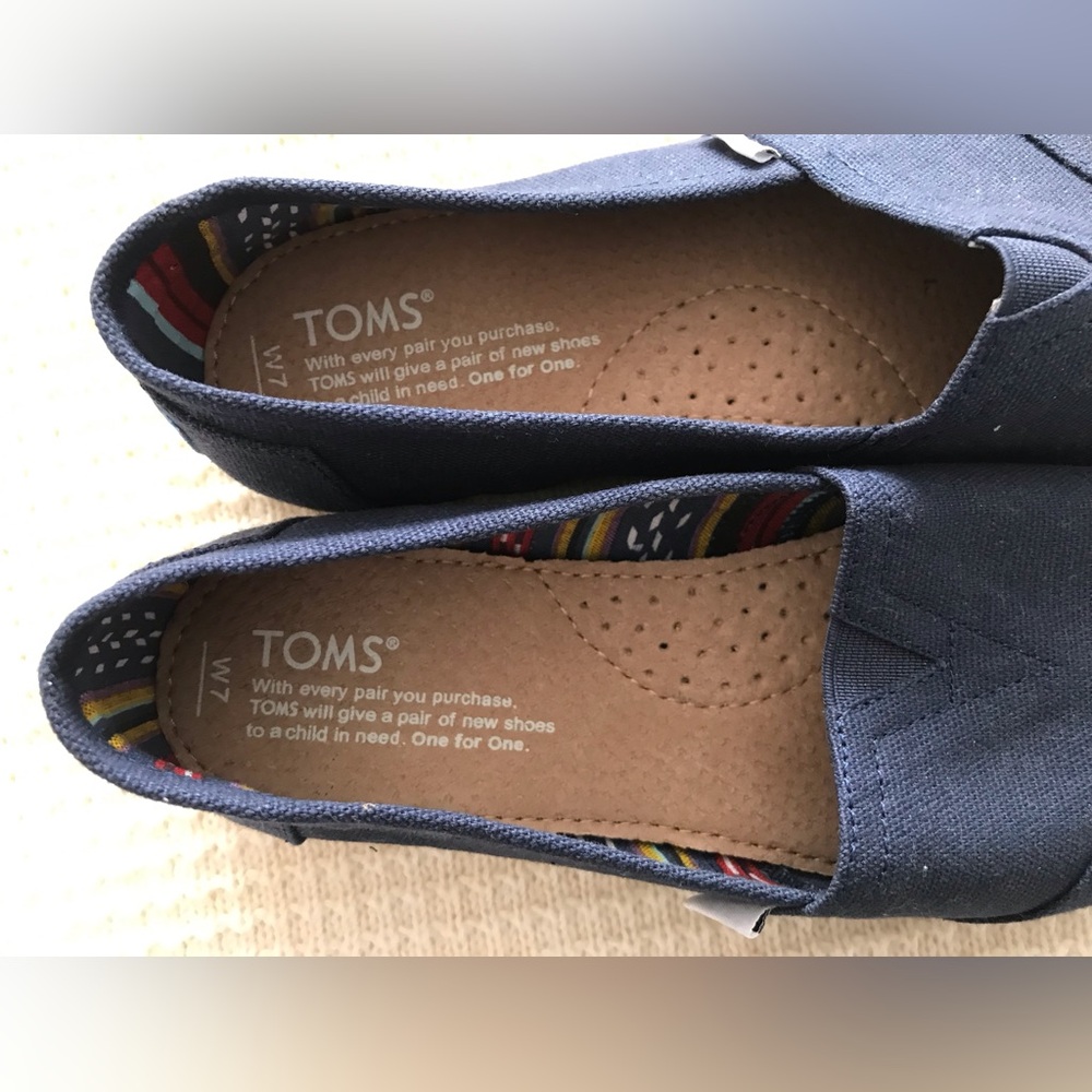 Toms Canvas Shoes - Picture 2 of 6
